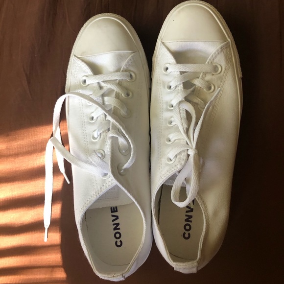 Converse Shoes - Brand new Women’s white Converse